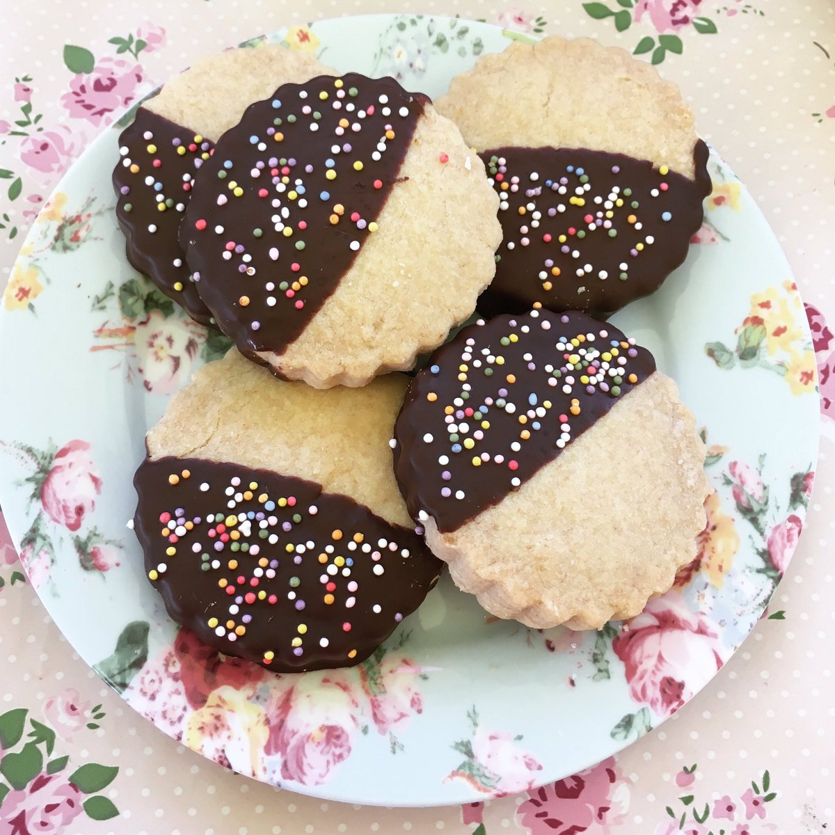 My biscuit choice for this week's #gbbo⁠ ⁠ would be a chocolate and sprinkle dipped shortbread round #veganfoodshare #veganlondon #londonvegan #veganbaking #veganbakery #vegan #veganfood