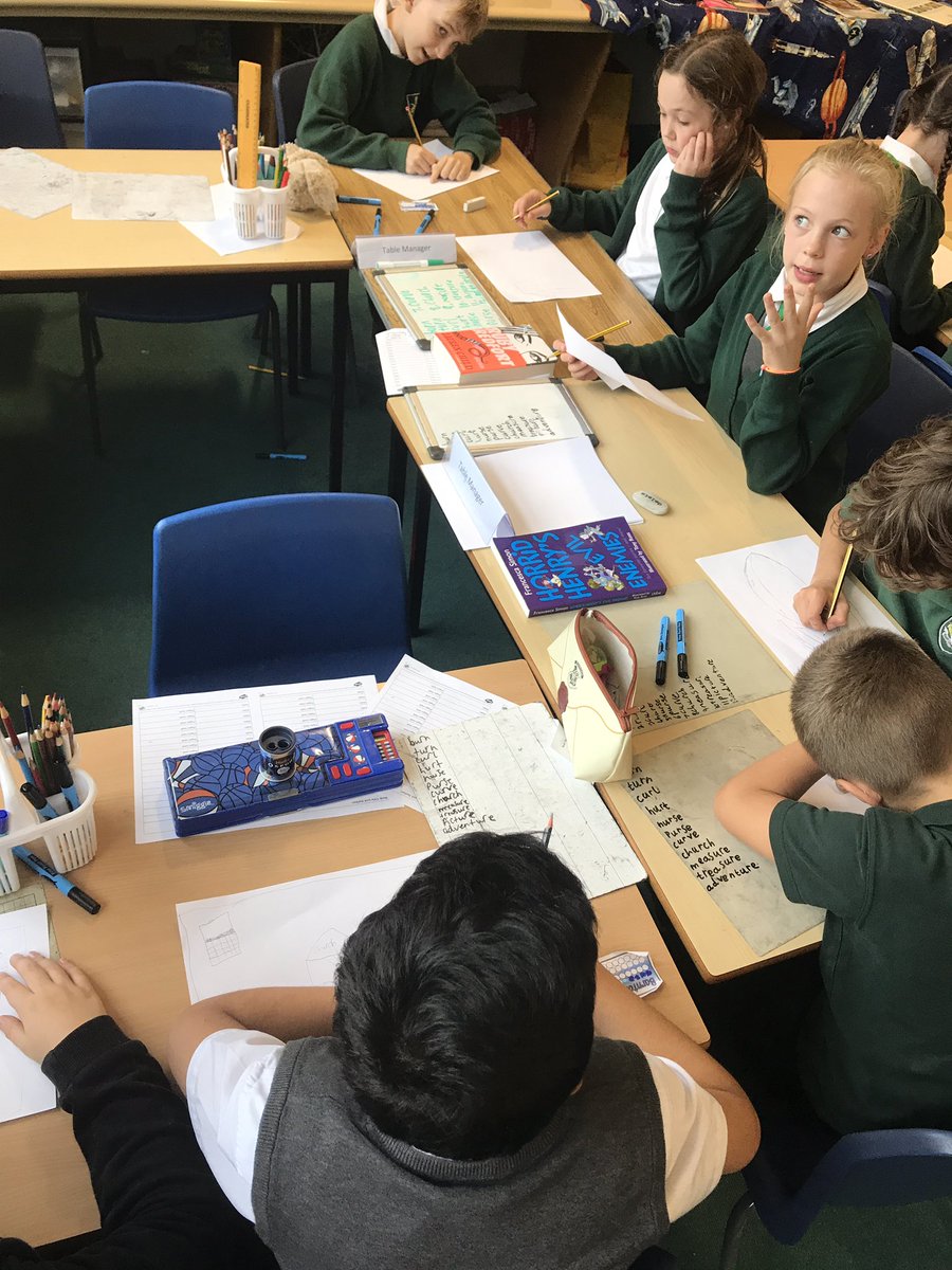 EastCraigsPS's tweet image. Active spelling in P5B today - noisy but productive! #newpatterns #spellingbee #spotthepattern