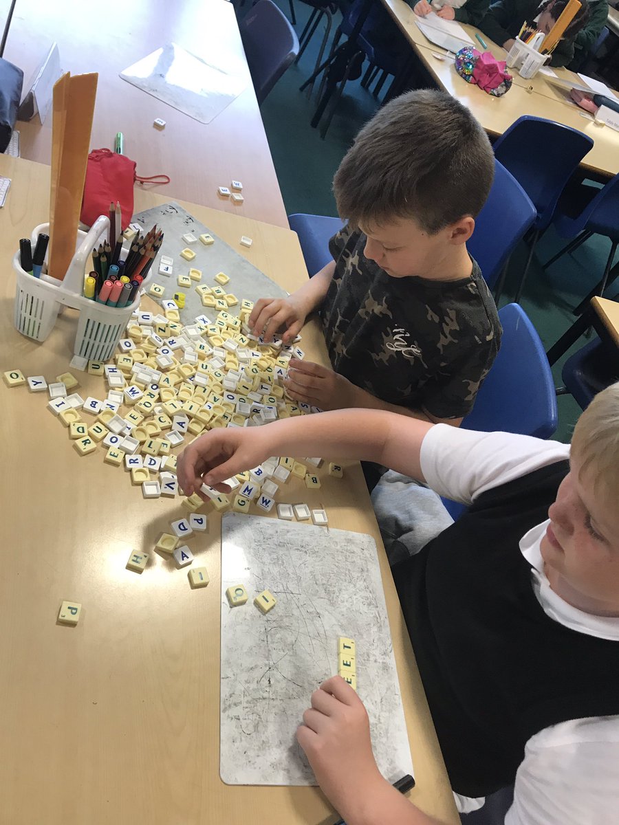 EastCraigsPS's tweet image. Active spelling in P5B today - noisy but productive! #newpatterns #spellingbee #spotthepattern