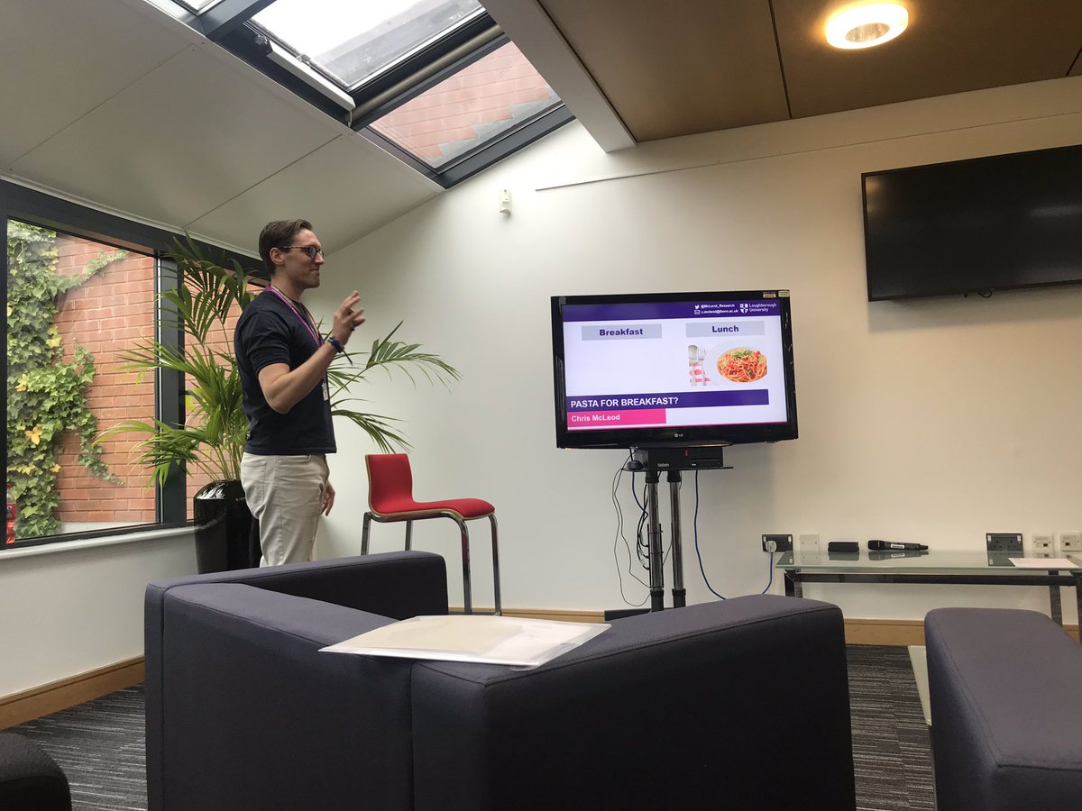 KalliReynolds's tweet photo. What a way to end the #BPSMids19 conference. Drinks, snacks and a super talk from the awesome @McLeod_Research , based on my favourite topic.....FOOD 🍝🍻🍷 #lborofamily https://t.co/EUbIPfvauX