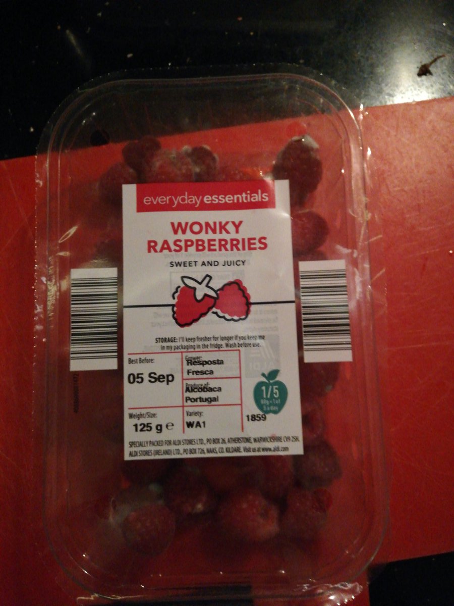 pne1977's tweet photo. @AldiUK bought 1/9 opens 3/9 dated 5/9. Bought for my picky eater 10 Yr old for her lunch tomorrow 1st shop @th3 new fulwood Aldi not impressed won't be going back strawberries also the same but thrown away by my wife #shitfood #nothingforherlunch #mold #inedable #hungrychild https://t.co/Rg8fy38pk1