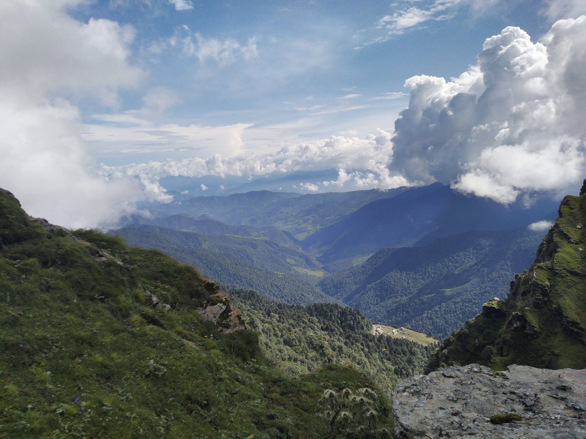 MaharaBalwant's tweet photo. Tungnath &amp; Chopta, wonderful n lovely place in India. Plz  don't though garbeg there so when we visit again there we will see same as today... https://t.co/drAsRgbdNY