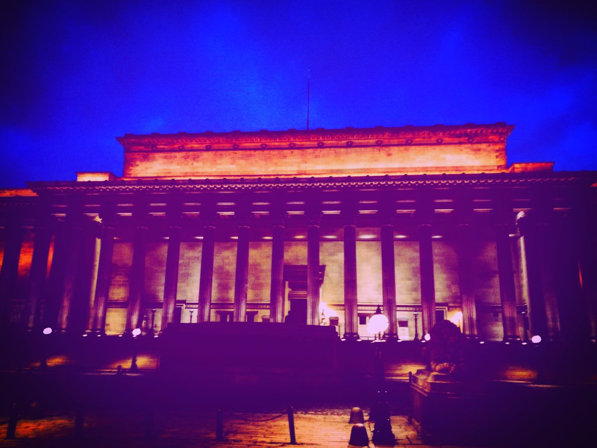 From last night &amp; throughout all of this week, we are lit up pink for #OrganDonationWeek 💗

For more information, visit organdonation.nhs.uk #PassItOn

Big thanks to Laura Winn-Jones, who is a specialist Organ Donation Nurse at The Walton Centre &amp; Aintree University Hospital.