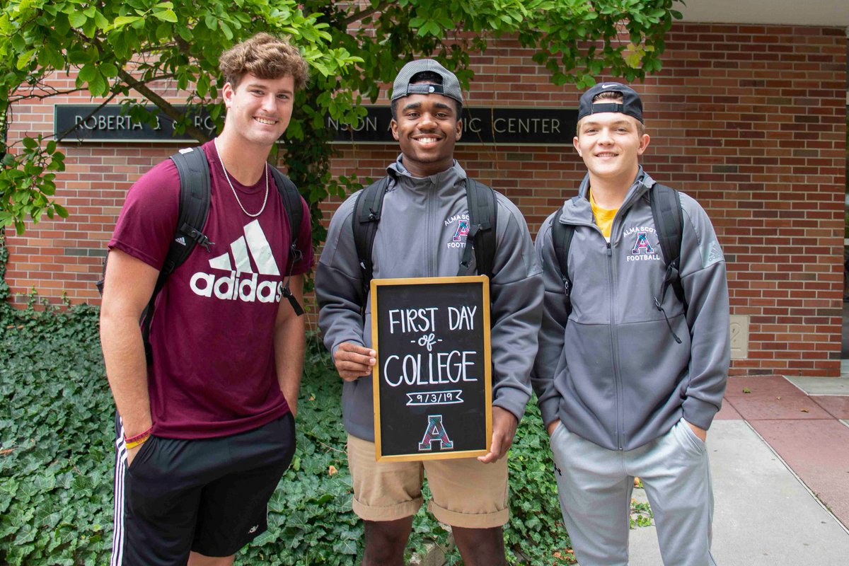 almacollege's tweet photo. Happy first day of college, class of 2️⃣0️⃣2️⃣3️⃣! #AlmaCollege #PlaidWorks https://t.co/tCYWiqKKxs