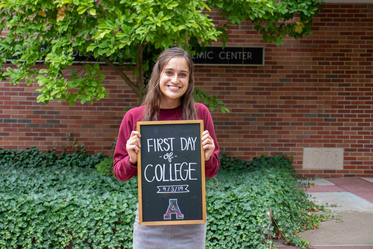 almacollege's tweet photo. Happy first day of college, class of 2️⃣0️⃣2️⃣3️⃣! #AlmaCollege #PlaidWorks https://t.co/tCYWiqKKxs