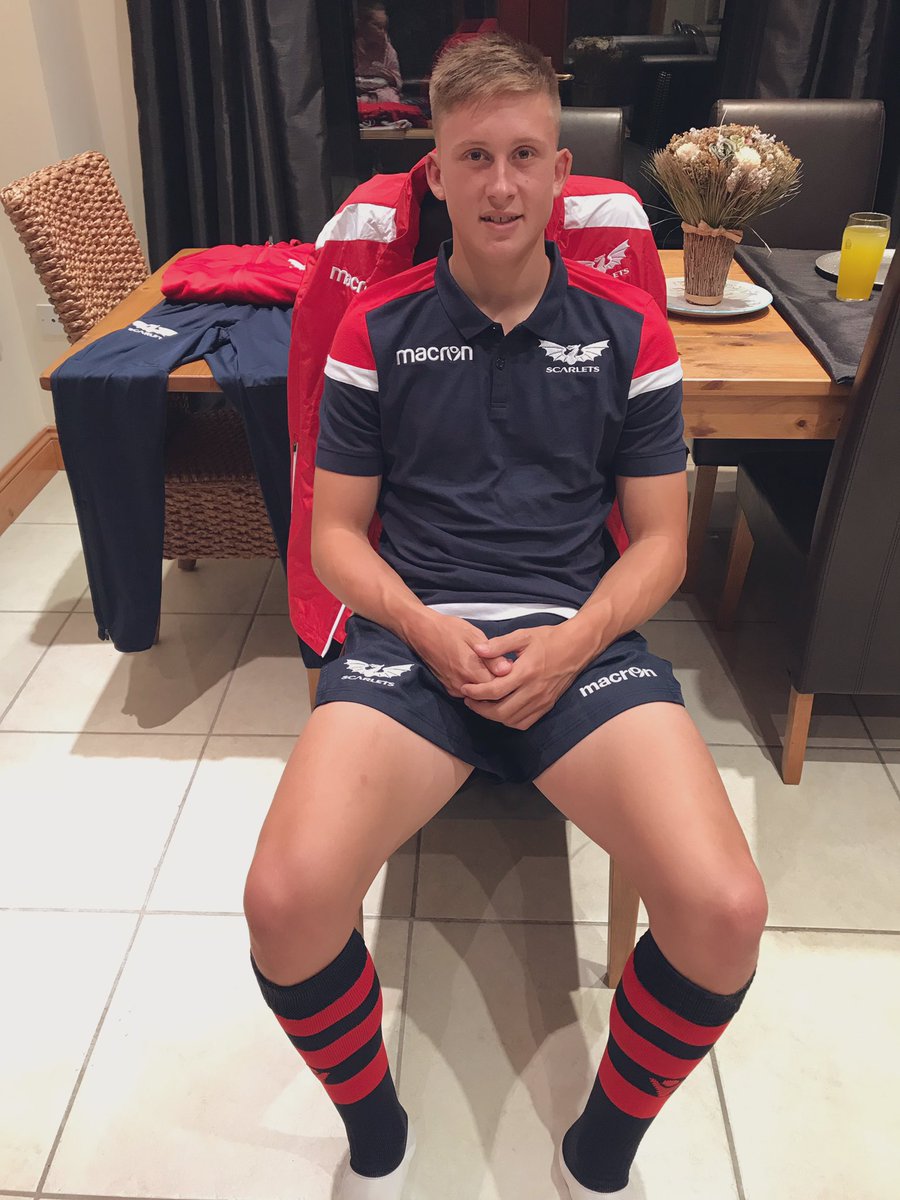 ha54way's tweet photo. Great bit of stash from the Scarlets for the West U16 team - Boys worked hard pre-season so enjoy the rewards #westisbest #rugby #Scarlets https://t.co/kgh6ZvVcI7