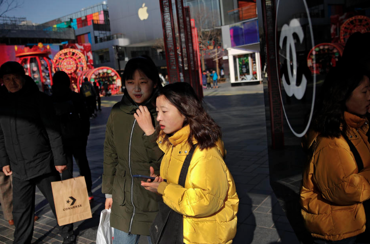 ITTAC_LA's tweet photo. The trade war between China and the U.S. is having a direct impact on the United States' tourism industry, with 2 million fewer Chinese tourists opting for the U.S. as their travel destination and up to $11 billion in predicted losses from the decline.

https://t.co/4uBisQ7gBH https://t.co/m6ckDT9CiC