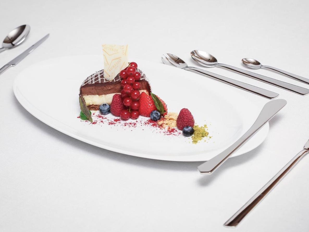 WalkingMatters's tweet photo. Pure joy: @vera_pure's Aurelio chocolate mousse cake beautifully served by chef @christianrescher at a special photo shooting at @AurelioHotel last Autumn. 🎂⁠⠀
Photo by @farukpinjo .⁠
#TabletopMatters
#verapure #gaultmillau #chocolatemoussecake #lech #chocolatemousse https://t.co/OYpk6UilJg