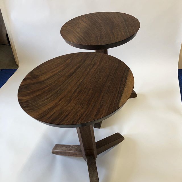 A few projects finishing up—these pedestal tables in western walnut are first out.
.
.
.
.
#boundaryfogfurniture #furnituremaker #modernfurniture #pedestaltable #pdx #sidetable #portlandor #handmade #woodwork #woodworking #homedecor #portlanddesign #westcoastdesign#woodworking