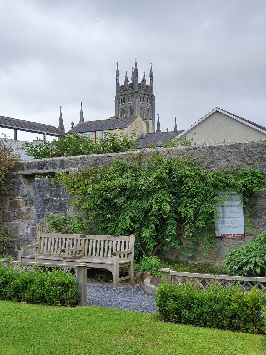 ykd464's tweet photo. Fabulous day in #Kilkenny. Now having a cold bevy &amp; very yummy stew @HibernianHotel 🙂🍻
 #KilkennyCastle #RotheHouse #MedievalMileMuseum #StCanicesCathdralRoundTower #TheBlackAbbey #ButlerGallery to name a few 😊🚶‍♀️⛪🏘🏰📷 https://t.co/3HBLLl68ii