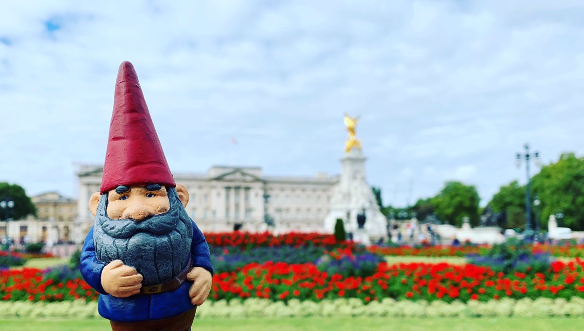 littlelessnorm's tweet photo. George visiting Buckingham Palace
. 
Tales of a travelling gnome
#talesofatravellinggnome #littlelessnormal #travellinggnome #gnomelove #gnomelife #gnome #travelblogger #buckinghampalace #travelblogger #travelphotography #royalhouse #london #queenshouse #uk #england https://t.co/LbKm7iI6zt