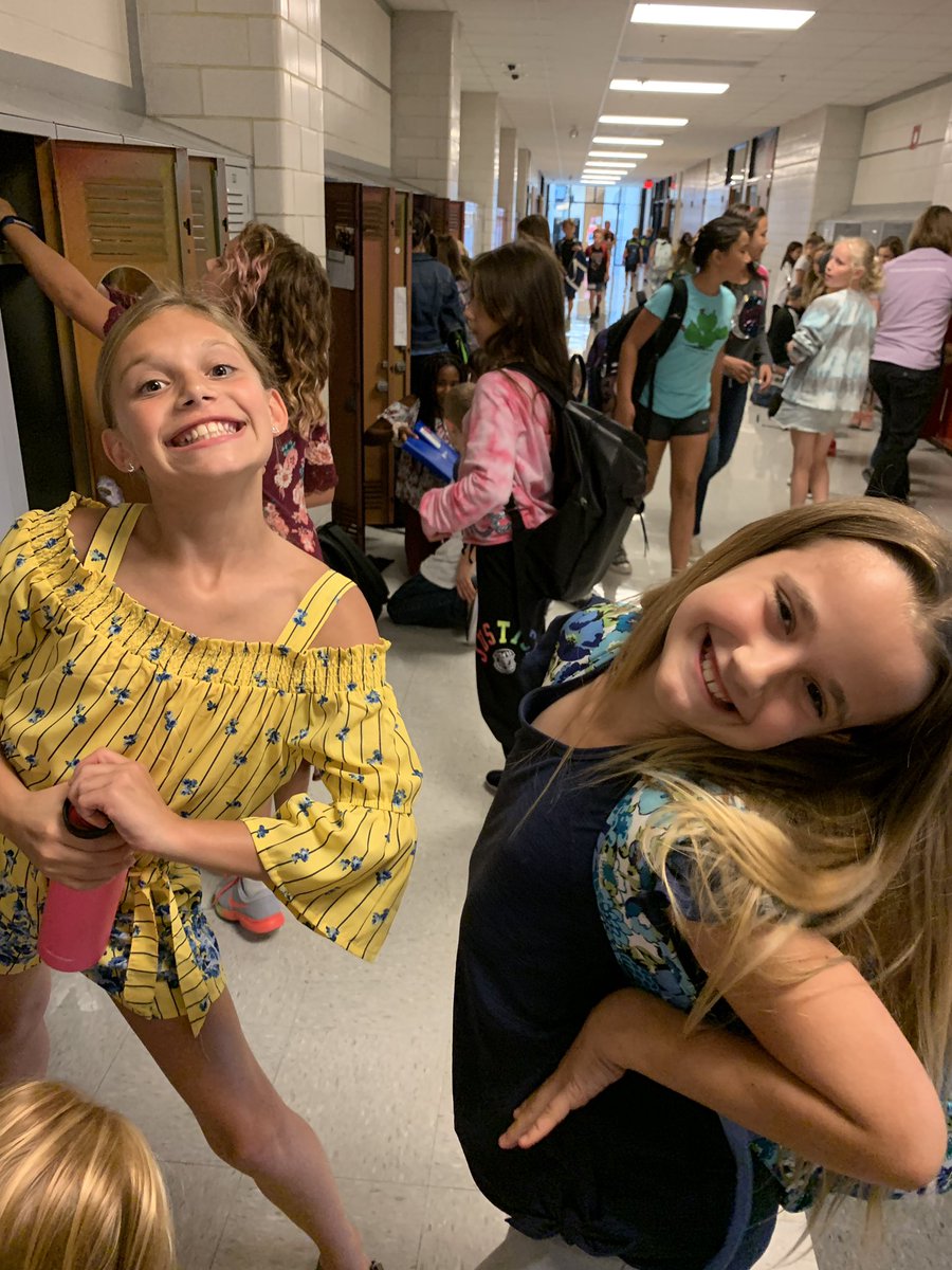 heidiannhak's tweet photo. Successful first day @GrandviewMS #GMSPRIDE https://t.co/KROBAjcvbT
