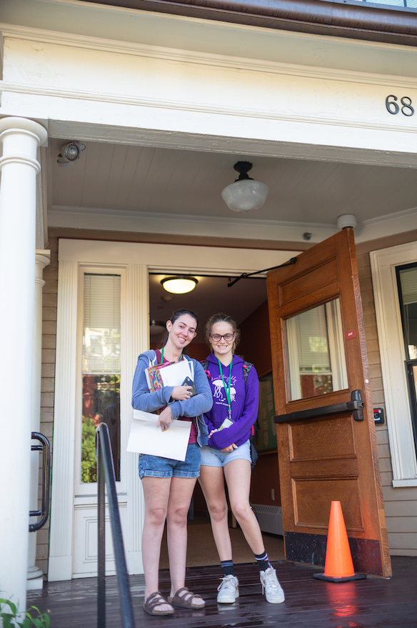 lesley_u's tweet photo. It's moving day! Welcome to campus, @LesleyThreshold students!
See more photos on our FB page: https://t.co/lwMaLrU5kr
#LesleyMoveIn #welcometoLesley #CambMA https://t.co/15RMmHWplJ