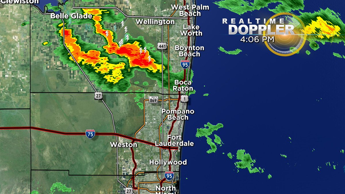 JenniferWXwoman's tweet photo. Strong storms over Palm Beach moving quickly towards the southeast direction, so these will swing through parts of north Broward in the next 15 minutes or so. #Dorian #outerbands #SouthFlorida #flwx @CBSMiami https://t.co/kmWu2EPip0