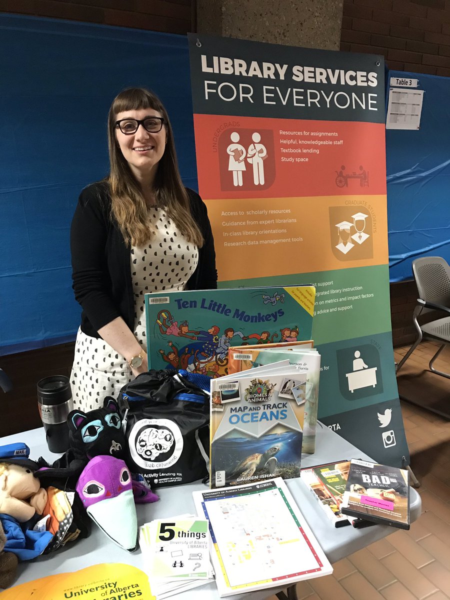 Celine_GB's tweet photo. First day back to school fun with double library information booths! @uofalibraries #librarydork #academiclibraries #FirstDayOfSchool #HappyNewYear https://t.co/mllrDI4yT5