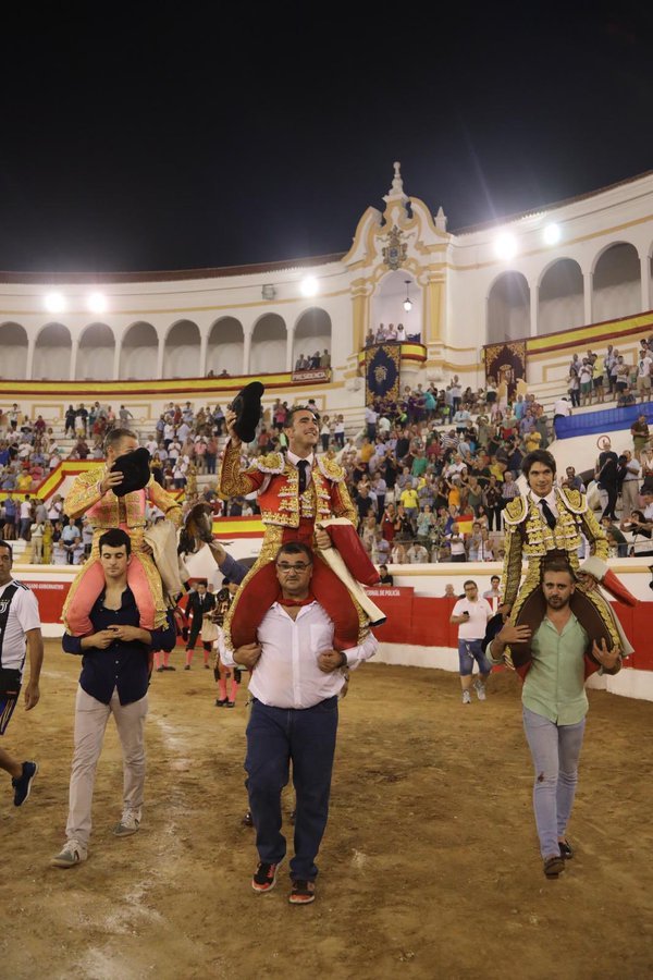 portaltaurino's tweet photo. Melilla corrida anual en la Mezquita del Toreo por la Feria de la Virgen de la Victoria con toros de Julio 
@GJPuerta buenos en general para Luis Miguel Encabo, 2orejas/oreja, @DFelFandi oreja/2orejas y Sebatián @castella_gm oreja y petición/oreja, @cuartotercio @portaltaurino https://t.co/N5H7iNGNB6