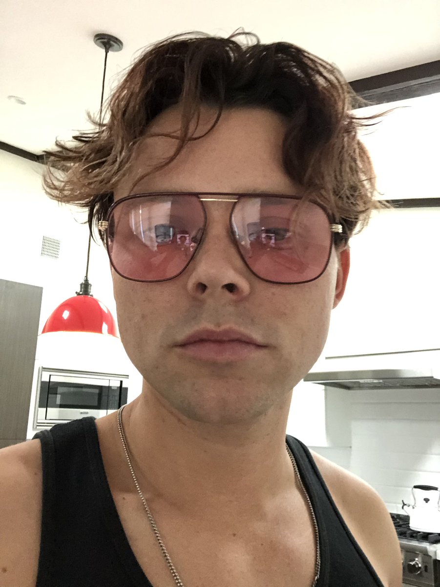 Ashton5SOS's tweet photo. @airwiners My hairs just natural rn 🥰 https://t.co/IVk5fGSXHb