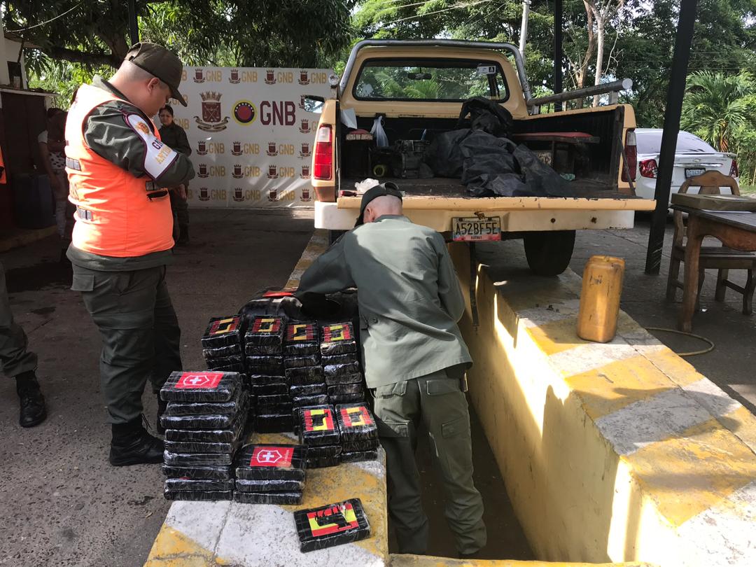 NARCOTRAFICO,CONTRABANDO Y TERRORISMO COLOMBIANOS EN VENEZUELA EDkOzXQXkAQWnzJ