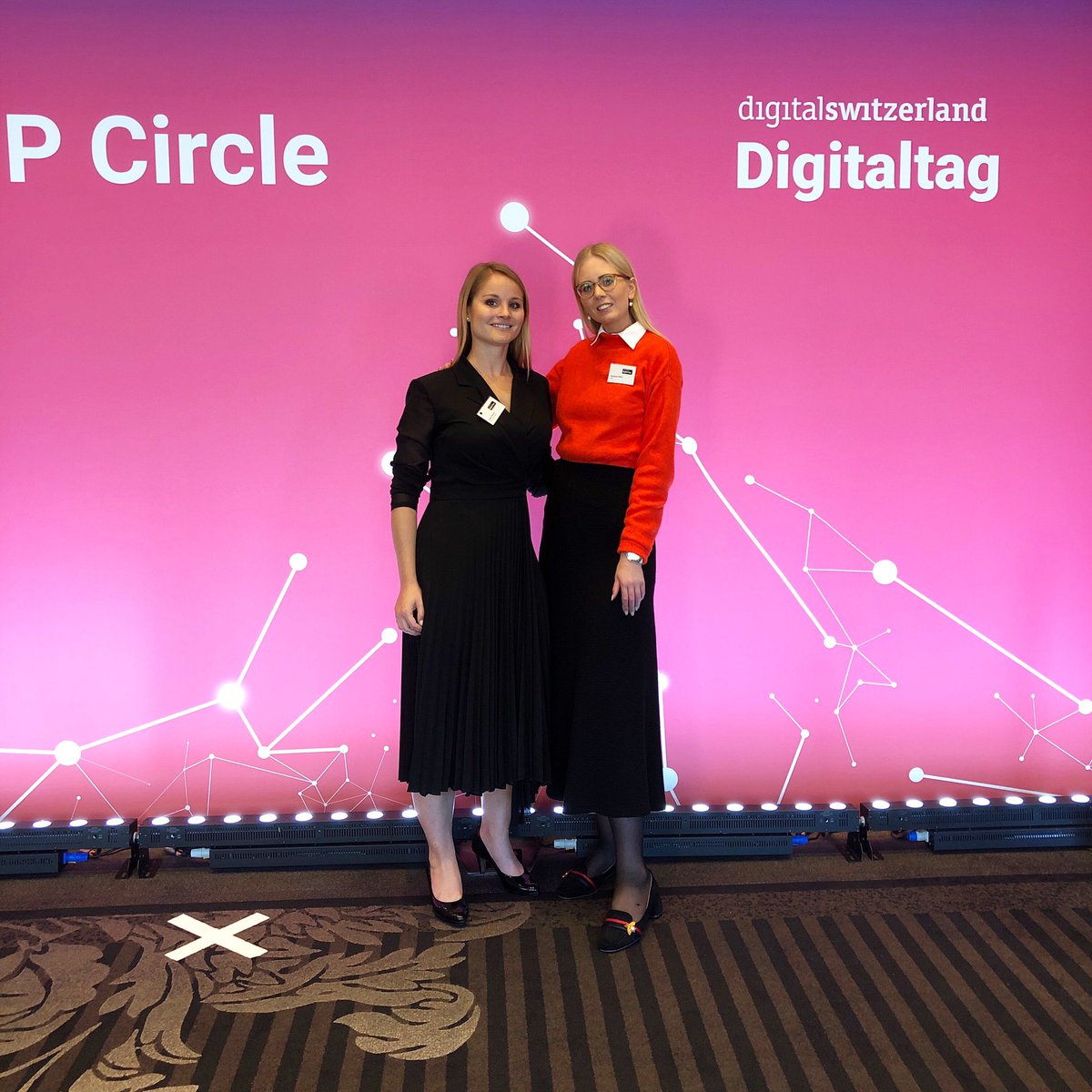 rosalyne_marie's tweet photo. 🇨🇭Journée Suisse du Digital🇨🇭 #DigitalCH19 
Heute Morgen mit FDP Nationalratskandidatin @laura_bircher @teamFDPSchweiz @fdp_stadtbern am Eröffnung VIP Event in Bern für den Digital Day 2019 @dgt_switzerland 
.
#WomenLeadershipNetworkSwitzerland #Digitalisierung #Schweiz #SDG5 https://t.co/vAPSN45VyL