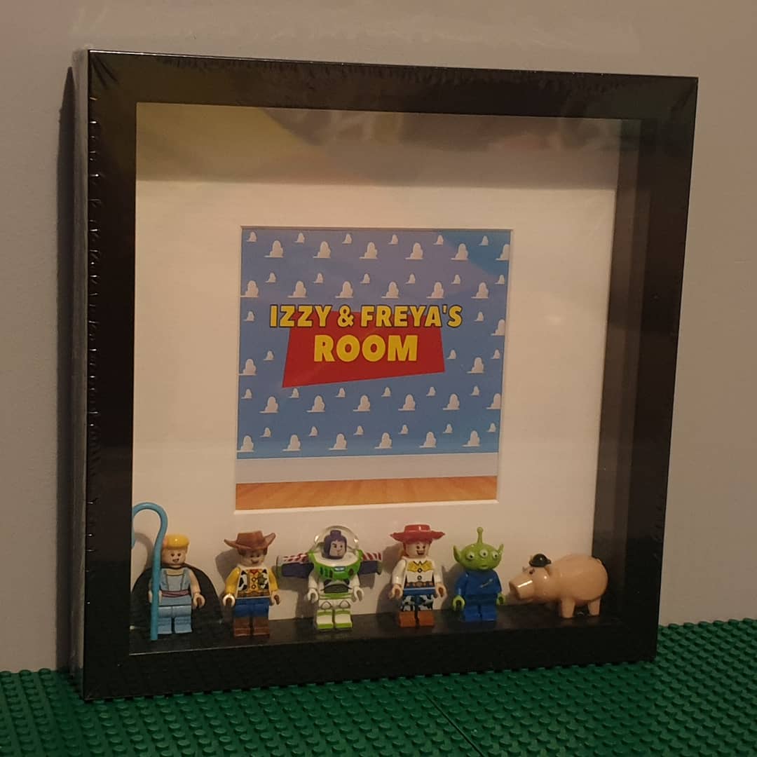 CosmicCollectUK's tweet photo. Custom Toy Story Frames!

Taking orders now. Minifigures can be chosen by you, others available 😊

@lovewimbledon @wimbledonscene
@WimbledonMums

#ToyStory #ToyStory4 #BuzzLightYear #Woody #KidsRoom #Birthday #Christmas #Gift #Geek #Collectables #Minifigures #CosmicCollectables https://t.co/dIcj8CFU4H