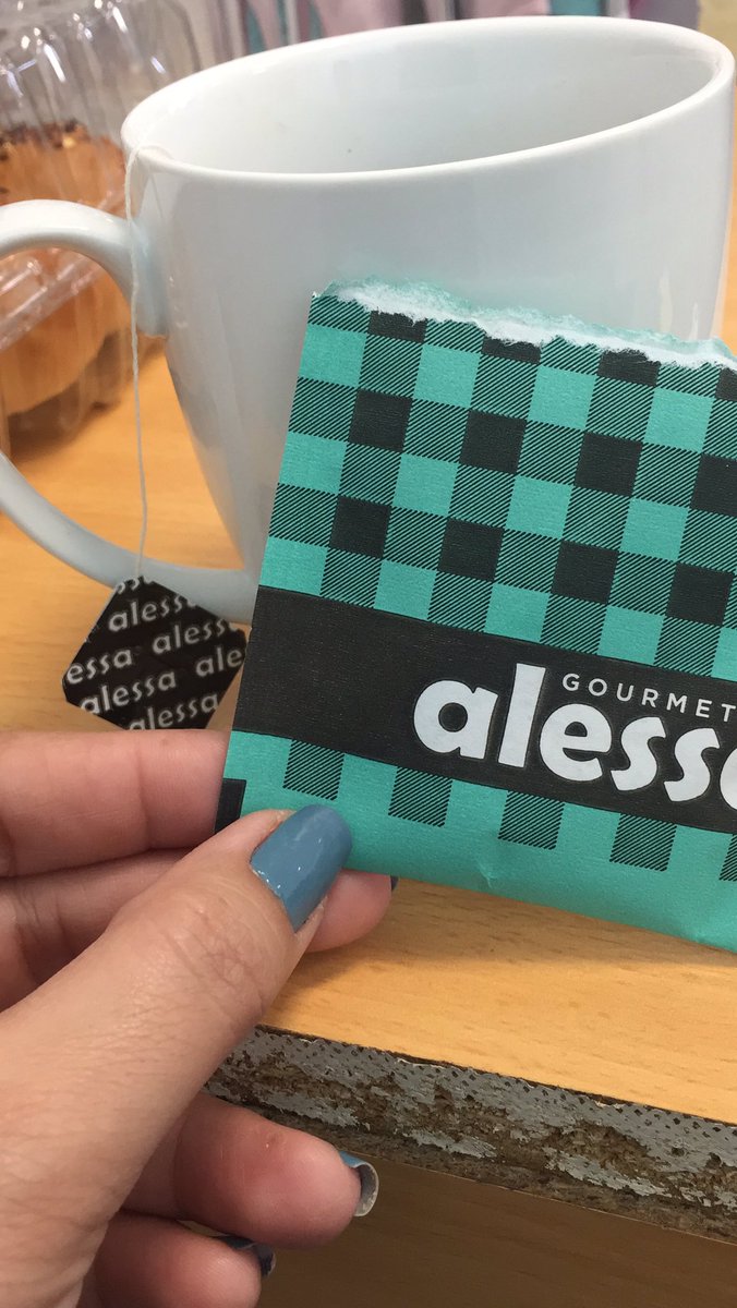 HeidiVillarreal's tweet photo. @Alessatea delicioso! Triple mint tea https://t.co/V3xXkF4pdI