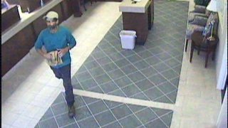 WCSOFL's tweet photo. 🚨🚨🚨WCSO SEEKING BANK ROBBERY SUSPECT🚨🚨🚨

WCSO is currently tracking a subject wanted in connection to a bank robbery at TrustMark in Freeport at 3:20pm on U.S. Hwy 331 South. 

#BREAKING https://t.co/kfdW4xSJvx