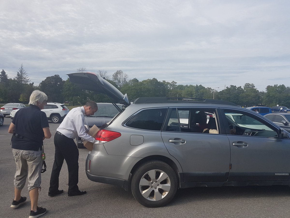 MayorPaterson's tweet photo. Awesome to see so many volunteers and students getting ready for the annual Rotary Nut Drive - all to support #ygk community projects! @RCKingston_ON https://t.co/VRUAT2WdDH