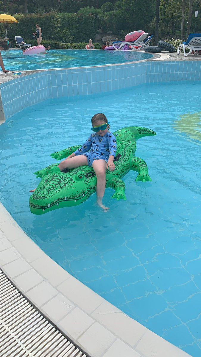 Amy Victoria tweet media