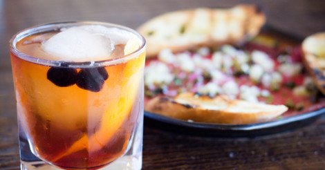 RoxyEncinitas's tweet image. ..that first drink after work 🙌 Happy Hour! $4.50 drafts, $5 wells, $7 house wine, $2 off small plates and ...