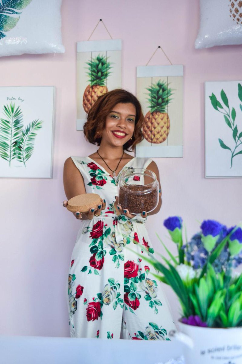 IvelsTeaShop's tweet photo. Ofrecemos el #téenhebras, ya que de esta forma se conserva la esencia de la planta Camellia Sinensis, originaria de China e infusionada desde hace milenios por sus propiedades medicinales. Pero, ¿cuáles son las principales diferencias entre el té en hebras y el de bolsitas? https://t.co/VHQRlAUGdc