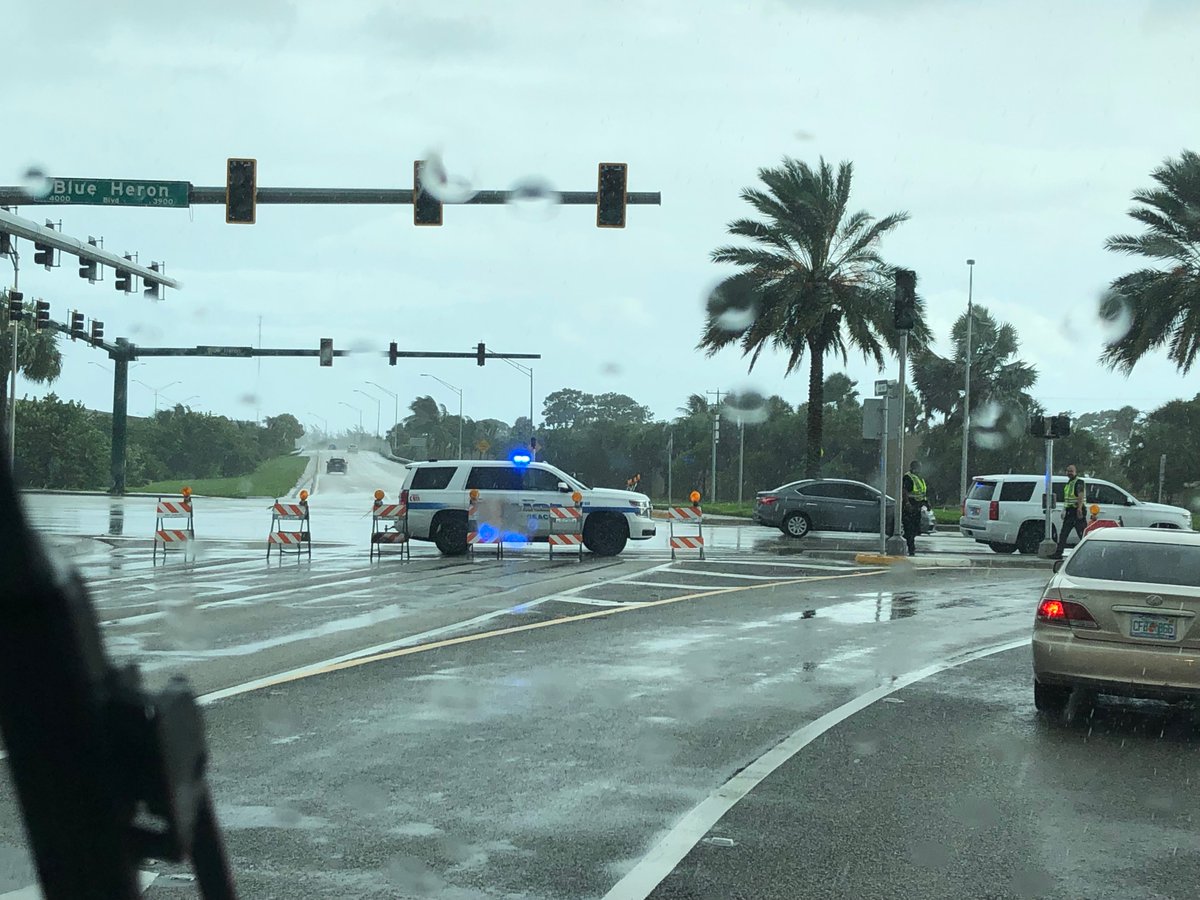 ForesterCBS12's tweet photo. Stoplights along Blue Heron Blvd in Riviera Beach are down.
Slow your “roll” folks. https://t.co/RQwUgkjyxA