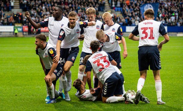BwfcFans's tweet photo. These lads. Will never, ever be forgotten by any Bolton fan. Carried on when things got tough and put in some excellent performances. Proud to be a Wanderer. 💙 #bwfc https://t.co/nrvMvVi7AS