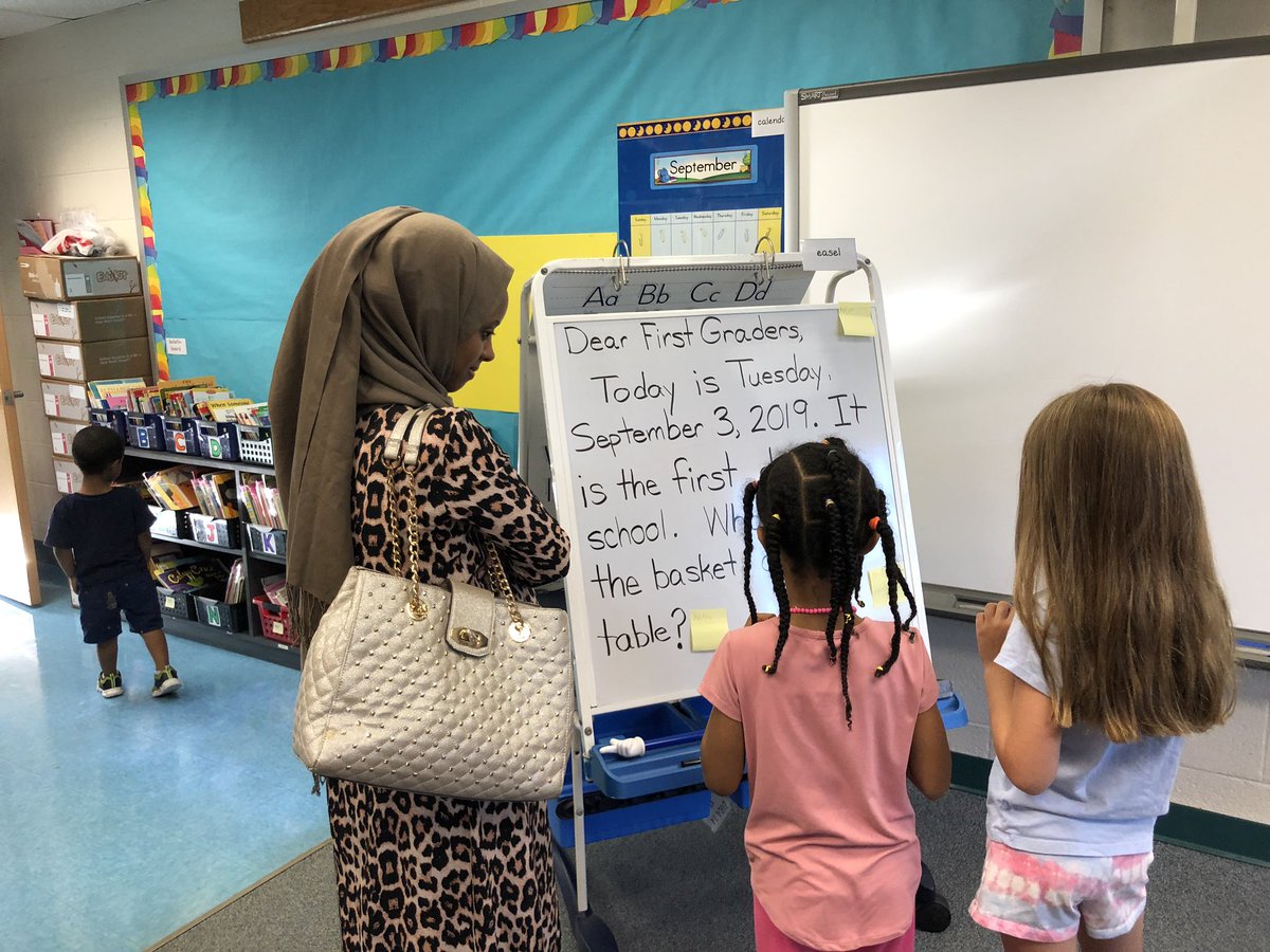 lsullivan's tweet photo. Ms Vaughn @KwbVaughn welcomes 1st grade students on the first day of school &amp; then Ss greet classmates as they enter the classroom #community #KWBPride @BarrettAPS #APSback2school #APSisAwesome https://t.co/twODiz0bGP