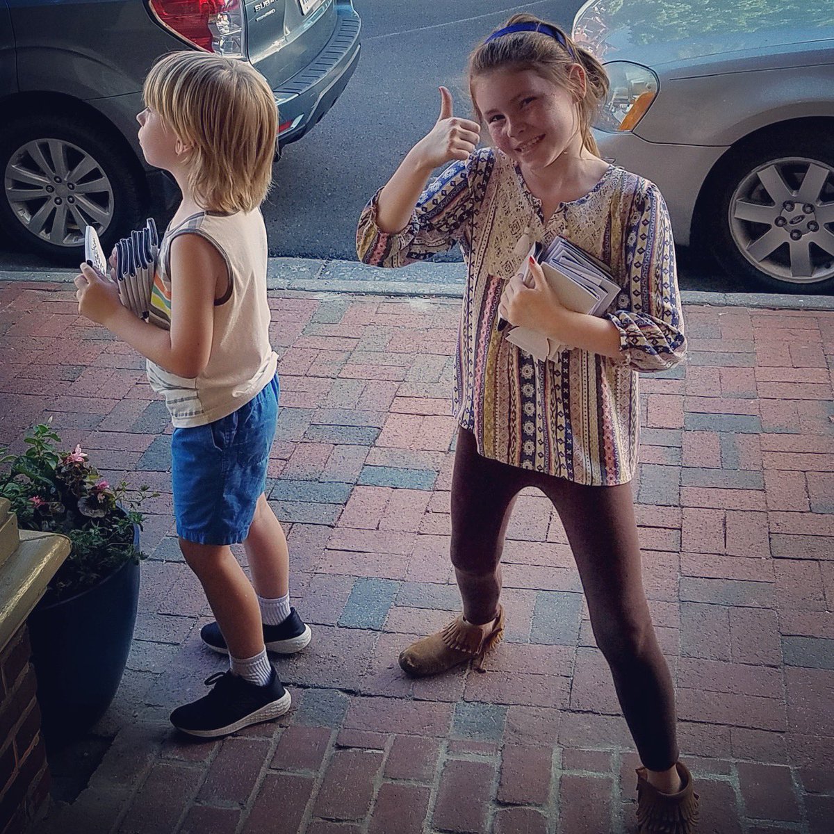 Get Downtown!  We have the cutest Ladlette and Ladleman handing out free goods! @mainstreetlex <a href="/wlufyoc/">FYOC</a> @wlulex  #itsaparty #lovelexva