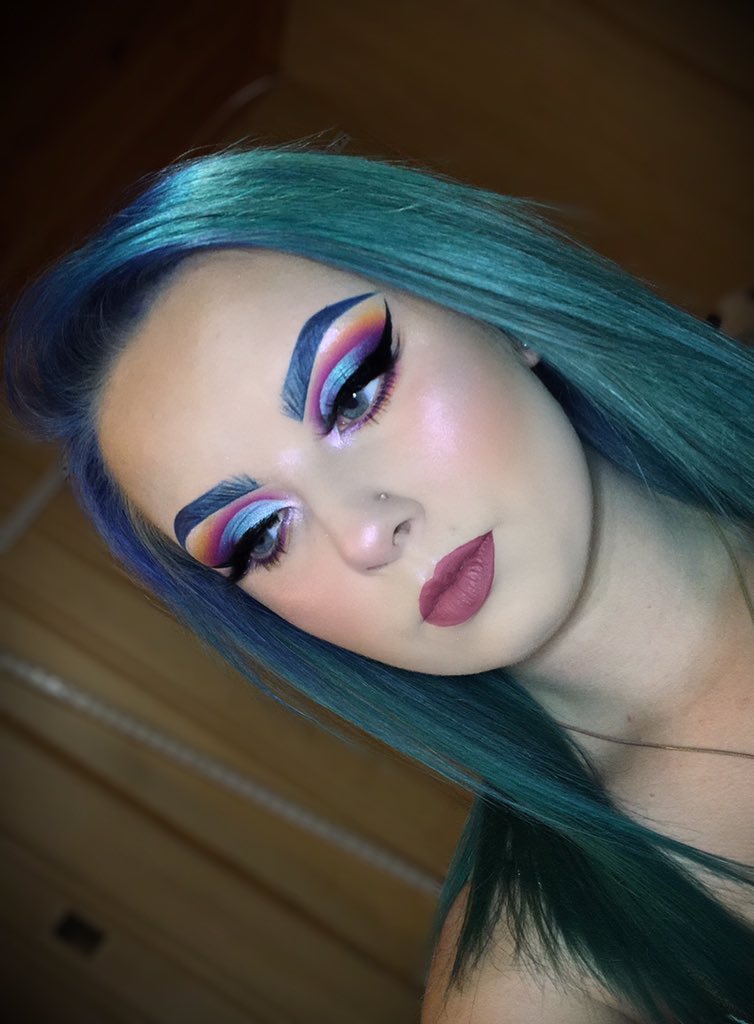AmandaAsher12's tweet photo. @heysofimakeup This is one of my most recent looks! I would love some advice from you!!❤️❤️ https://t.co/PeAwBEBRNj