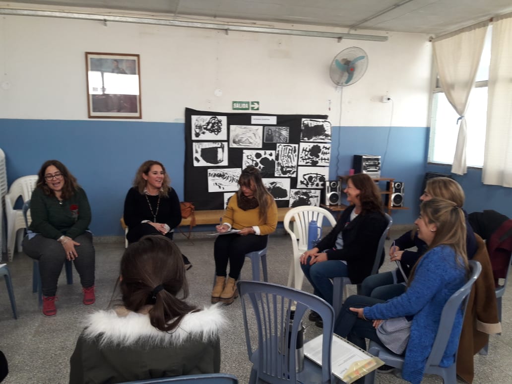 JDistritaljunin's tweet photo. Abc padres y abc docentes hoy en JI 911 #Junin gran compromiso en el vínculo familia y escuela por una educación de calidad👏👏 @AdrianaFrega @gzinny @MariniEmilse @m_alejandrafa @InspeccionGral https://t.co/ipWRLD3yAy