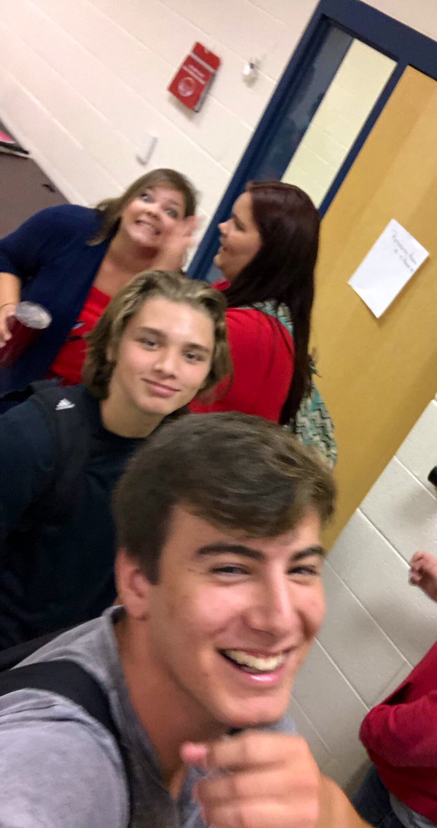 Conner_dhs's tweet photo. Day 1: ✅ Level of excitement: 💯😬‼️#Day1DCPS https://t.co/zh6OmsQlOH