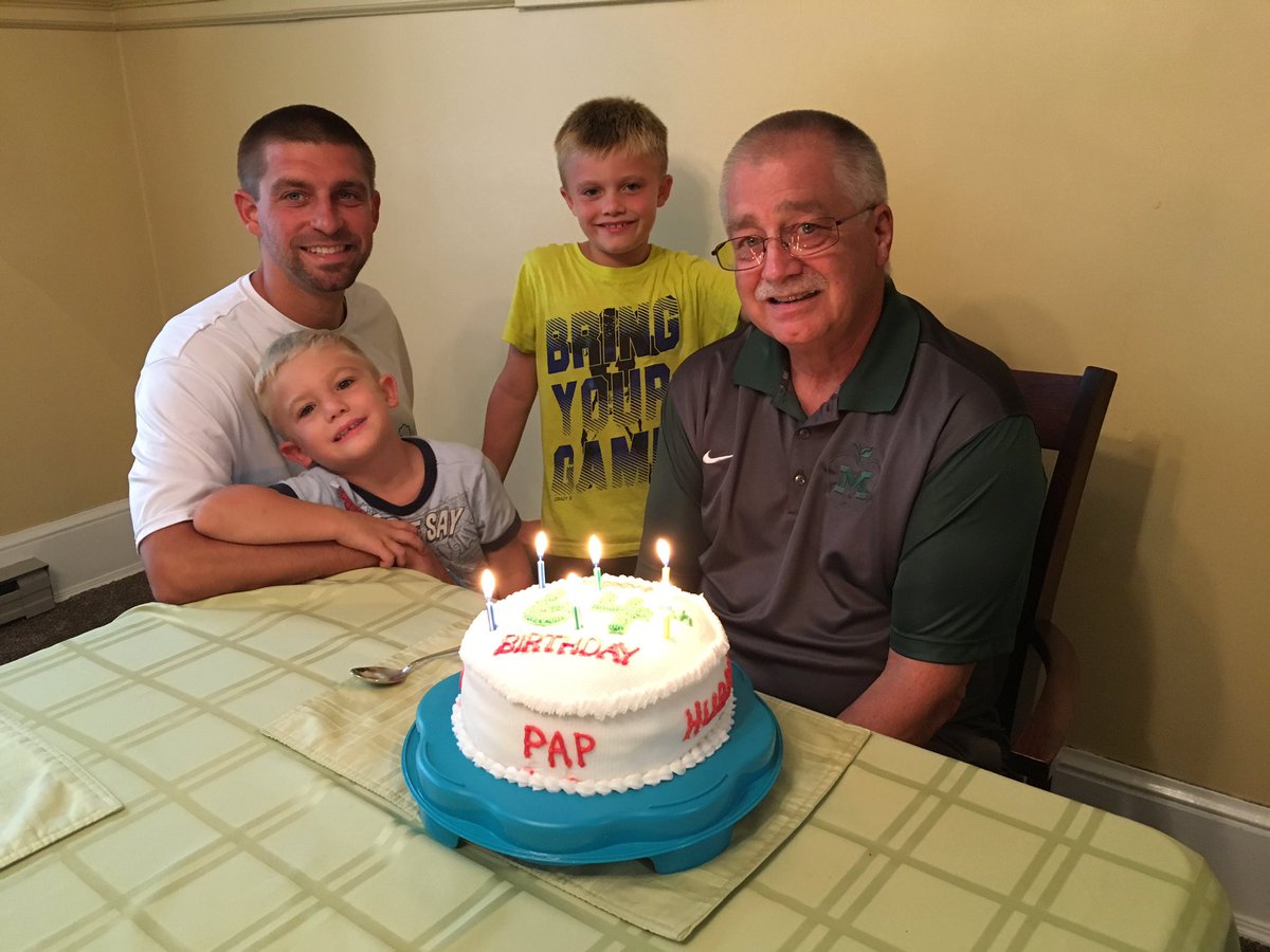 CindyThomashhs's tweet photo. Happy 64th birthday Pap. Celebrating with the Thomas boys. https://t.co/Ein5JiyzdQ