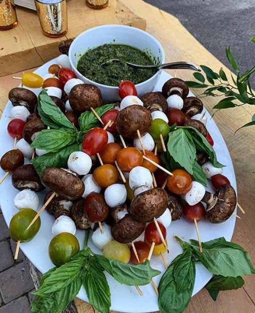 FoodsWithJudes's tweet photo. One of the appetizers served at my cousin’s wedding over the weekend in the mountains of Idaho: portabella #mushrooms, mozzarella #cheese and #tomato skewers. Crowd-pleasing #appetizer! #rdchat #vitaminD #LeanBodySmartLife @MushroomCouncil https://t.co/W3mVMrZIOI