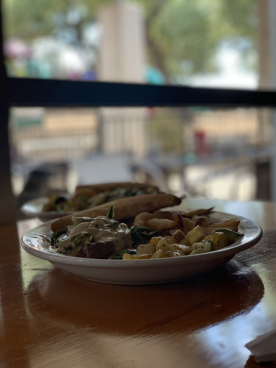 chemelnalis's tweet image. When you can’t agree on which restaurant you would like to go to, you simply go to both! @chemelnalic #foodies #weekendmeals