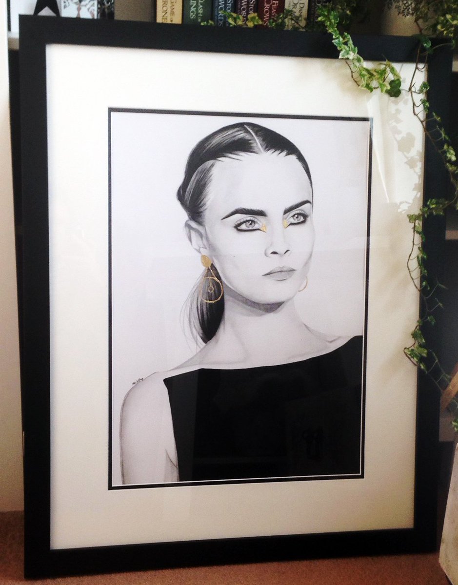 "Cara" - ORIGINAL graphite portrait by <a href="/mollyjayneart/">Molly Jayne</a> 

This minimalist piece is beautified with 24kt #GoldLeaf

#Art #ArtFair #Gallery #Gosh #CaraDelevingne #Fashion
