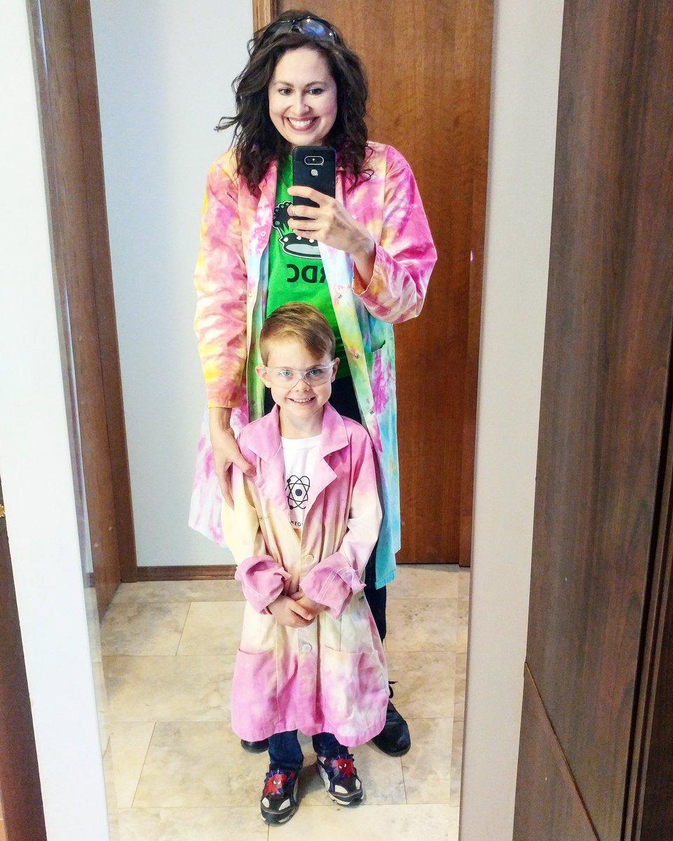 Redhotscience's tweet image. Hey @reddeercollege science and education students...we want YOU! Check us out for great volunteer opportunities throughout the year. Volunteering with science outreach looks great on the resume, plus it&apos;s super fun! 👩‍🔬👨‍💻🔬⚛️ Contact info in bio 🤓