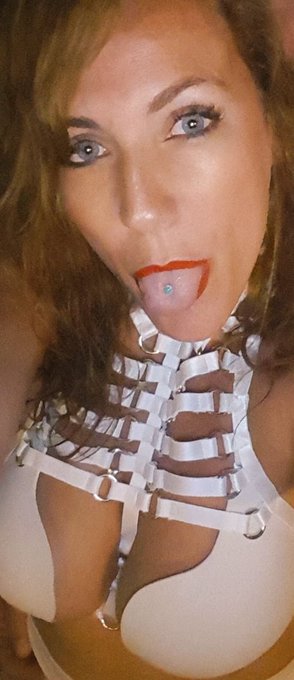 Je retrouve cette photo perdu dans mon t&eacute;l !!!  Je pose &ccedil;a ici du coup...  Bonne nuit mes ch&eacute;ris 😘😘 #lostPicture<a href="/tag/kiss"class="tags"><span>#kiss</span></a><a href="/tag/lostpicture"class="tags"><span>#lostpicture</span></a><a href="/tag/goodnighttwitterworld"class="tags"><span>#goodnighttwitterworld</span></a>