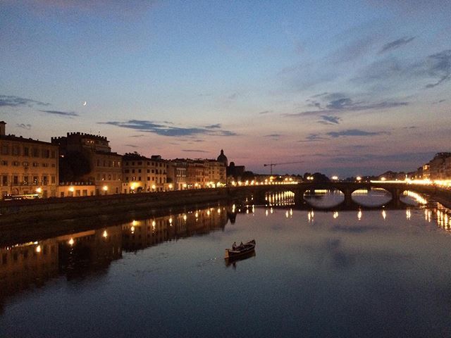 AHAcourses's tweet image. Florentine nights by the Arno 🛶 #Florence #ahacourses #ahalatesummer19 #summercourse #italiansummer #firenze #arthistory #sunset #riverreflection #bluehour #renaissance #renaissanceart #gapyear #studyabroad #ngf2019 ift.tt/2ZuKFiB
