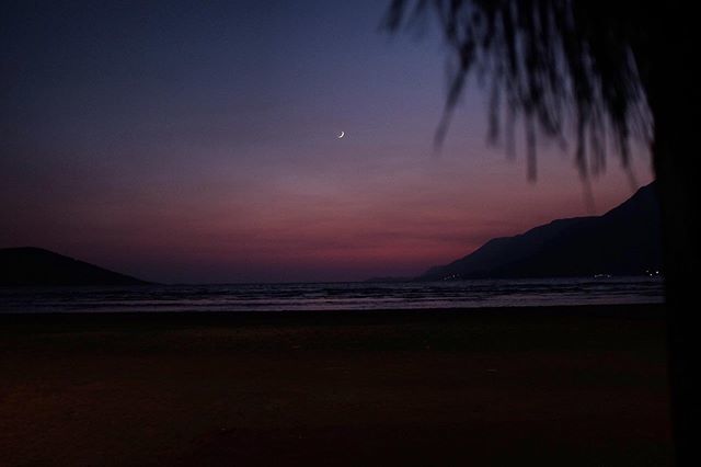 It shows you its hidden powers, if you wait enough. #crescentmoon #anjana #sunsetsessions ift.tt/2NTWPe1