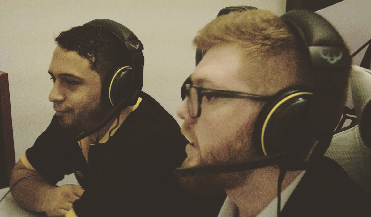 efecdb's tweet photo. Fotito vieja cuando el sindicato de taxis nos mandaba auris que coincidían con el color de la casaca #Brekan!!
Hoy desde las 21hs se relata el 2do decider de #AorusLeague entre @sinistersgg y #Gloryus! https://t.co/fctxU5fqHL