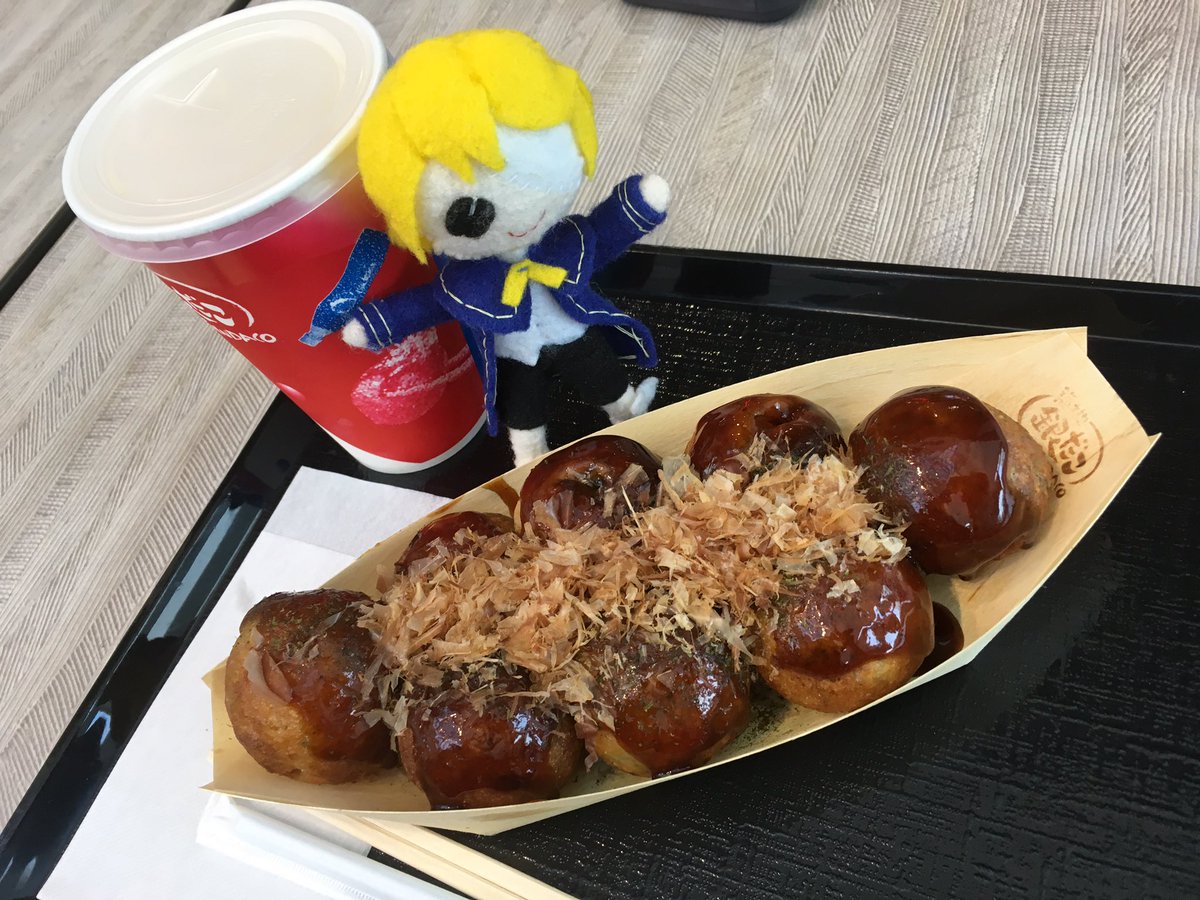 HanataPlush's tweet photo. たこ焼きへダイブする10秒前
(ウェットティッシュで拭けばフェルトは綺麗になるのでしょうか) https://t.co/7ReCvfZr3o