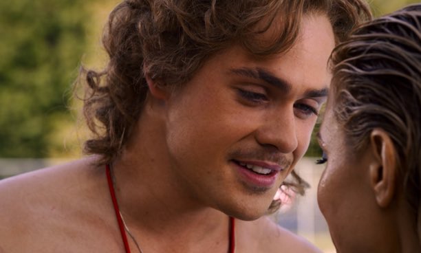archivesdacre's tweet photo. 📷 • Dacre Montgomery as Billy Hargrove in Stranger Things 3 https://t.co/bPvjq9Lsyv
