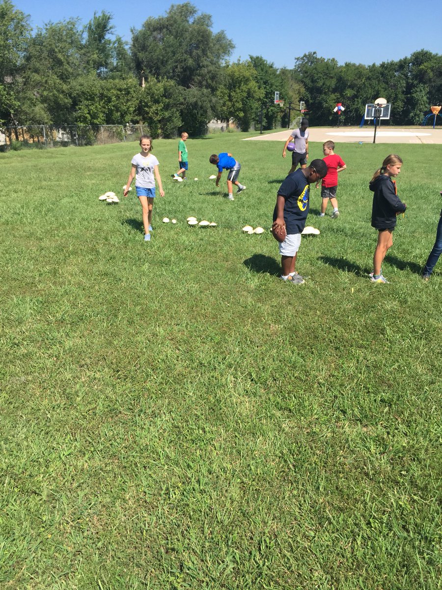 Hoopes5thgrade's tweet photo. @MysterySci we used our MysteryDoug knowledge to just observe the 1/2 fairy ring... they all knew not to touch them! https://t.co/USBuHaSMFn