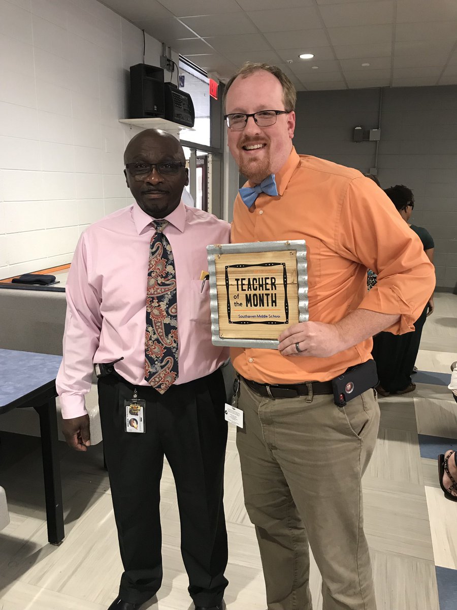 SouthavenMiddle's tweet photo. Grade Level Teachers of August! #BelieveTheBest #TeamDCS https://t.co/f6R1K5hwHO